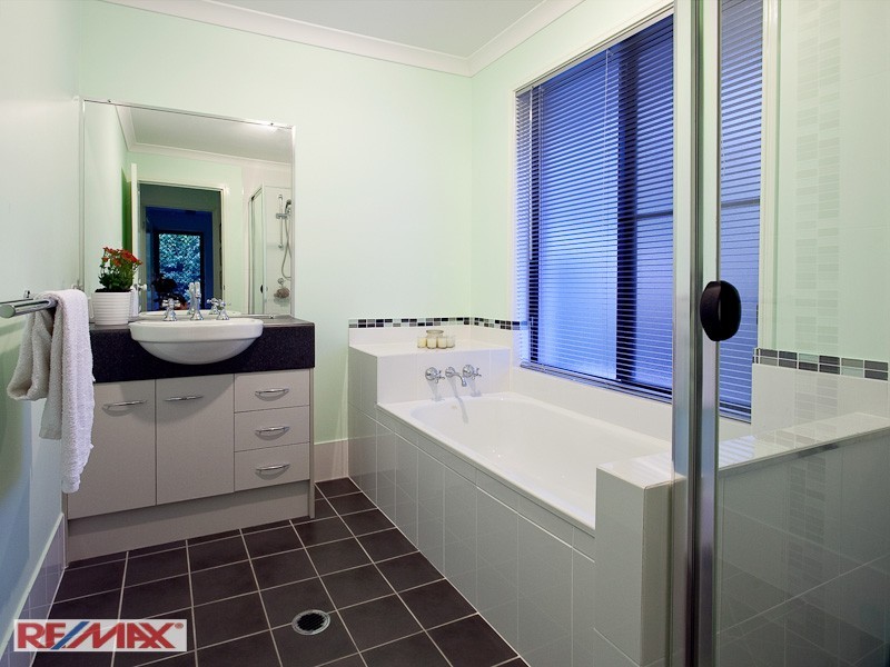 37 Bella Street, Cashmere QLD 4500