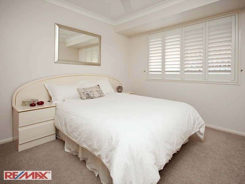 4 FLEETWING AVE, Newport QLD 4020