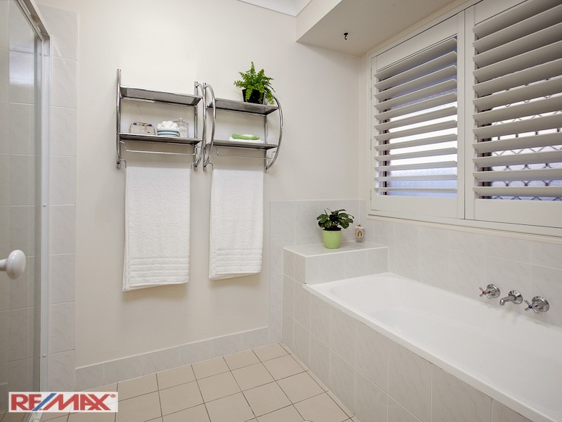 4 FLEETWING AVE, Newport QLD 4020