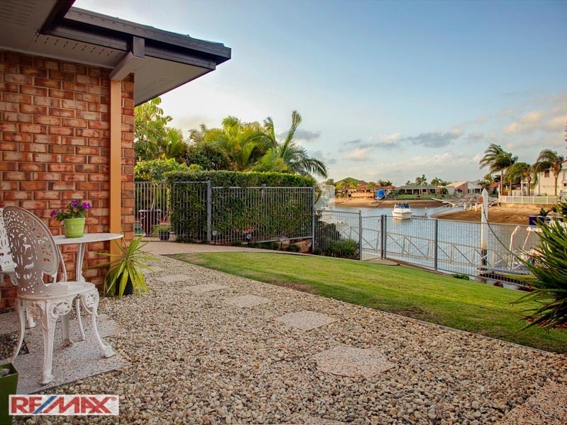 4 FLEETWING AVE, Newport QLD 4020