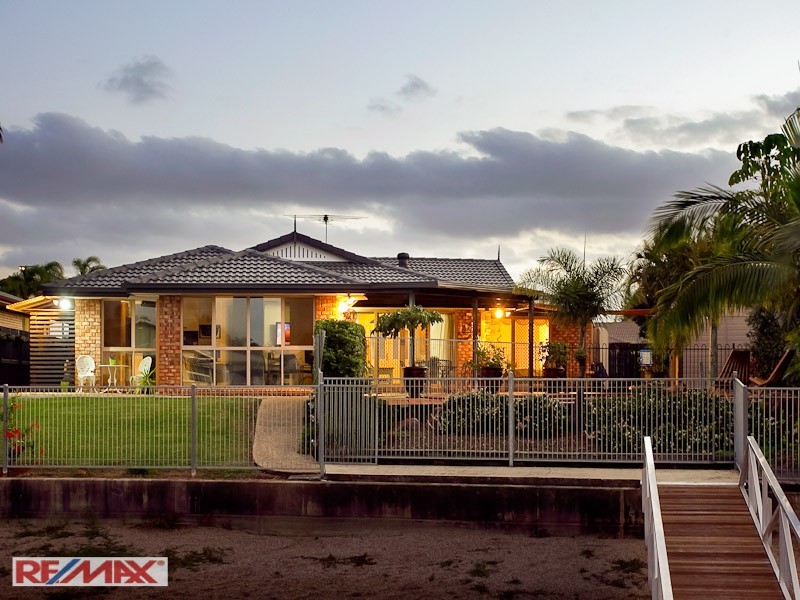 4 FLEETWING AVE, Newport QLD 4020