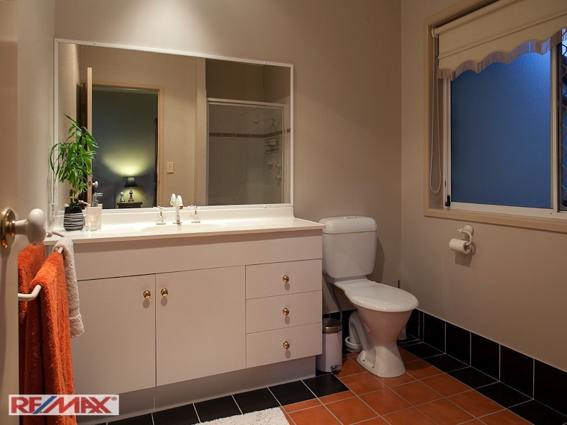 8 Manly Close, Albany Creek QLD 4035