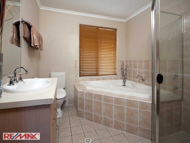 72 Hayward Ave, Cashmere QLD 4500