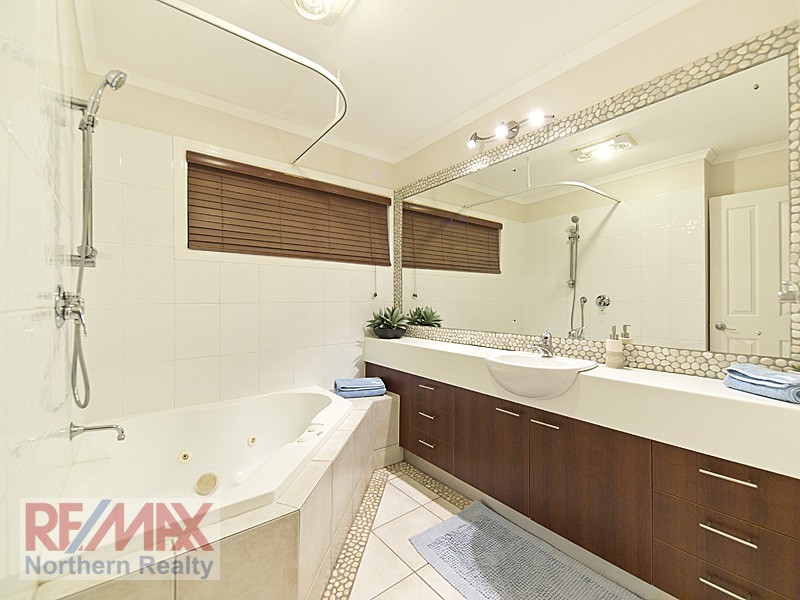 9 Olympus Court, Eatons Hill QLD 4037