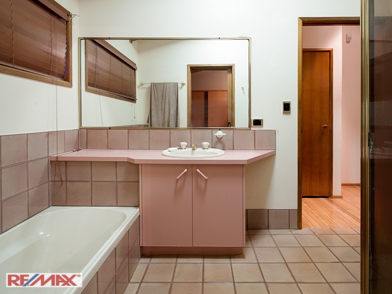 1 Jane Court, Cashmere QLD 4500