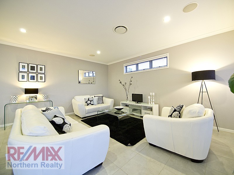 10 Bend Court, Eatons Hill QLD 4037