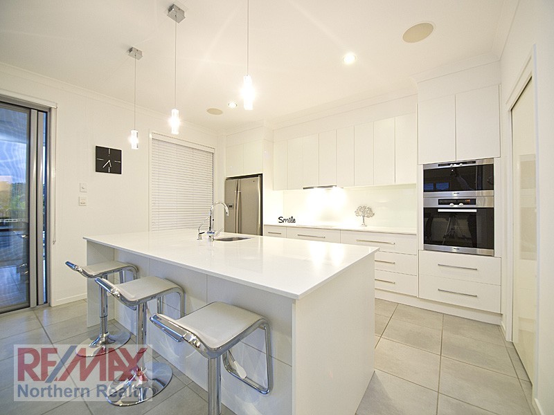 10 Bend Court, Eatons Hill QLD 4037