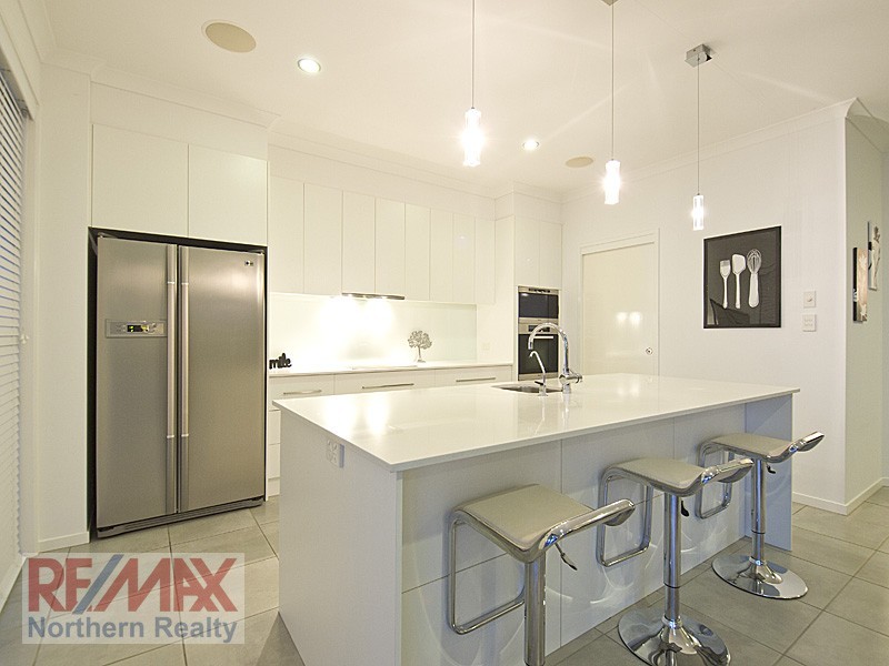 10 Bend Court, Eatons Hill QLD 4037