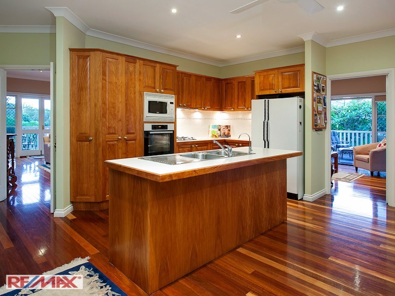 32 Peterson Place, Bridgeman Downs QLD 4035