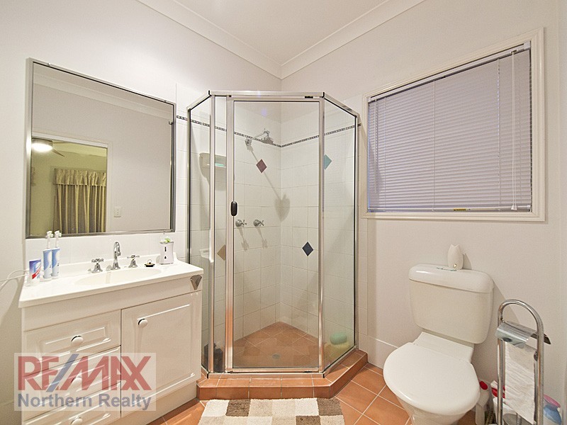 111 Saraband Dve, Eatons Hill QLD 4037