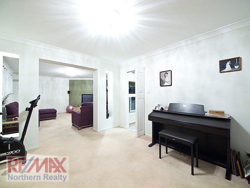8 Corso Street, Eatons Hill QLD 4037