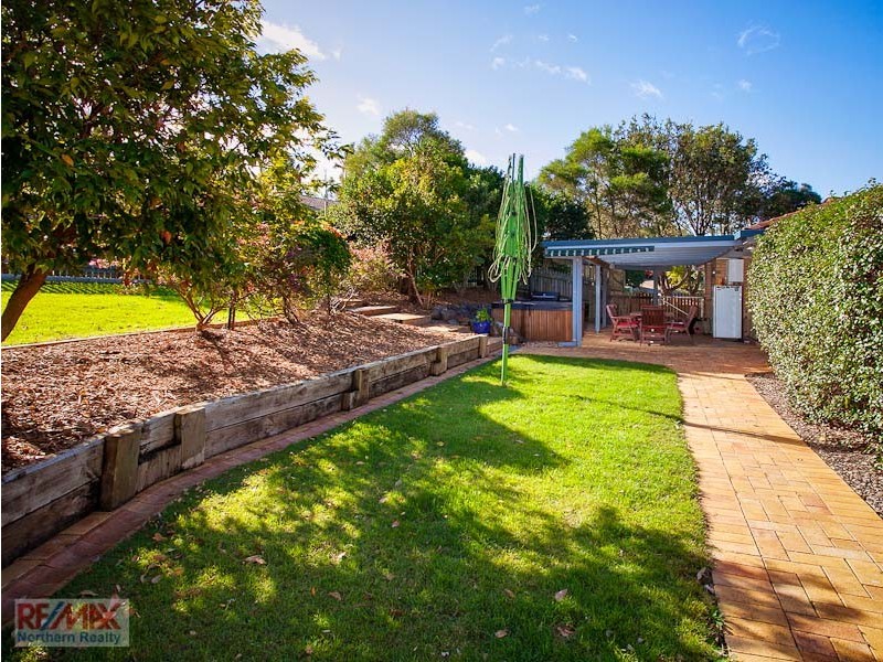 3 Eaton Place, Eatons Hill QLD 4037