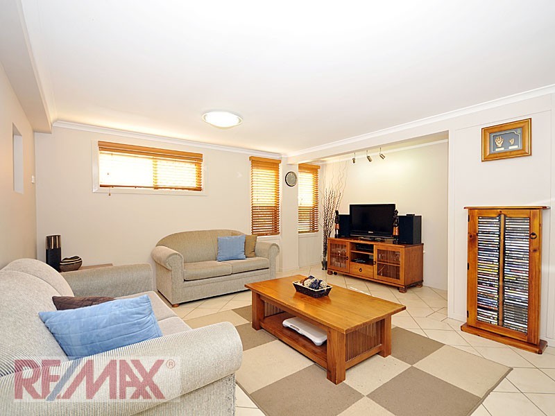 7 Strathford Ave, Albany Creek QLD 4035