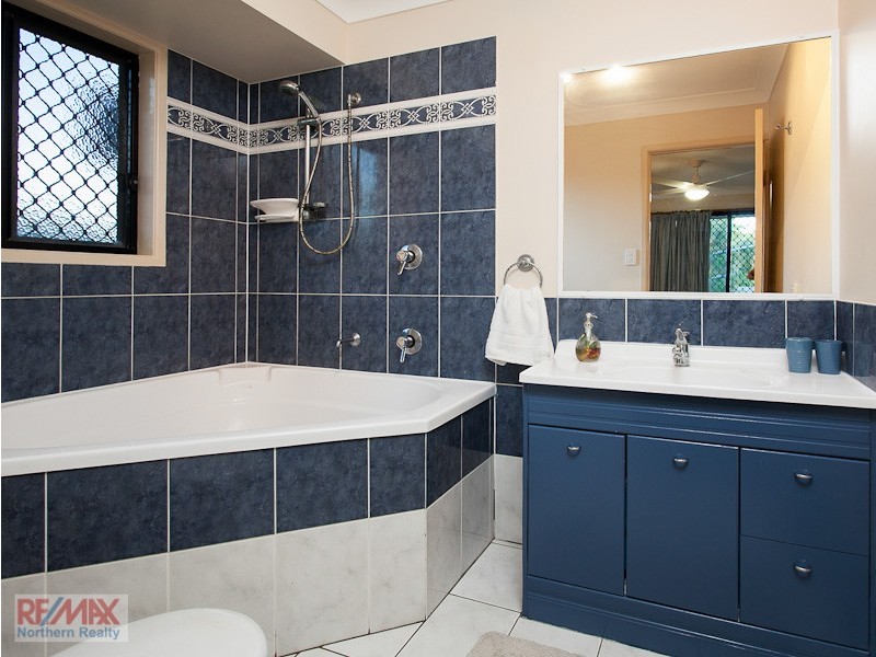 23 Hayward Ave, Cashmere QLD 4500