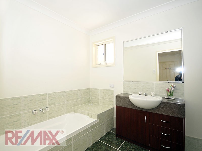 1 Mabella Court, Eatons Hill QLD 4037