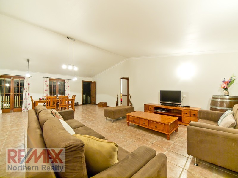 20 Sunblest Court, Eatons Hill QLD 4037