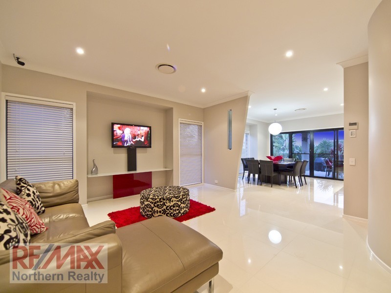 43 Bunya Crossing Dve, Eatons Hill QLD 4037