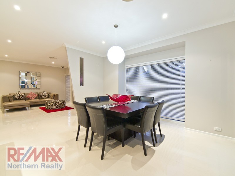 43 Bunya Crossing Dve, Eatons Hill QLD 4037