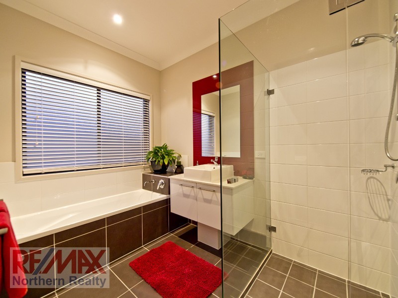 43 Bunya Crossing Dve, Eatons Hill QLD 4037