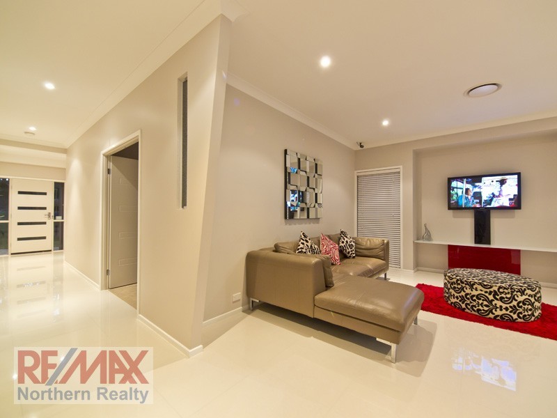 43 Bunya Crossing Dve, Eatons Hill QLD 4037