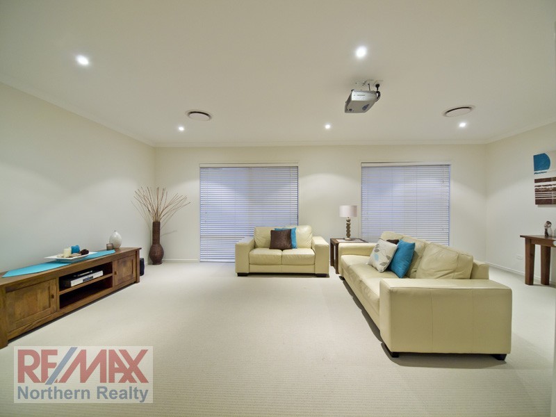 27 Crossing Drive, Eatons Hill QLD 4037