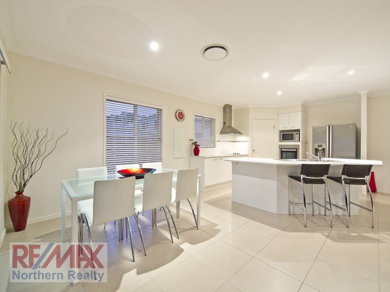 27 Crossing Drive, Eatons Hill QLD 4037