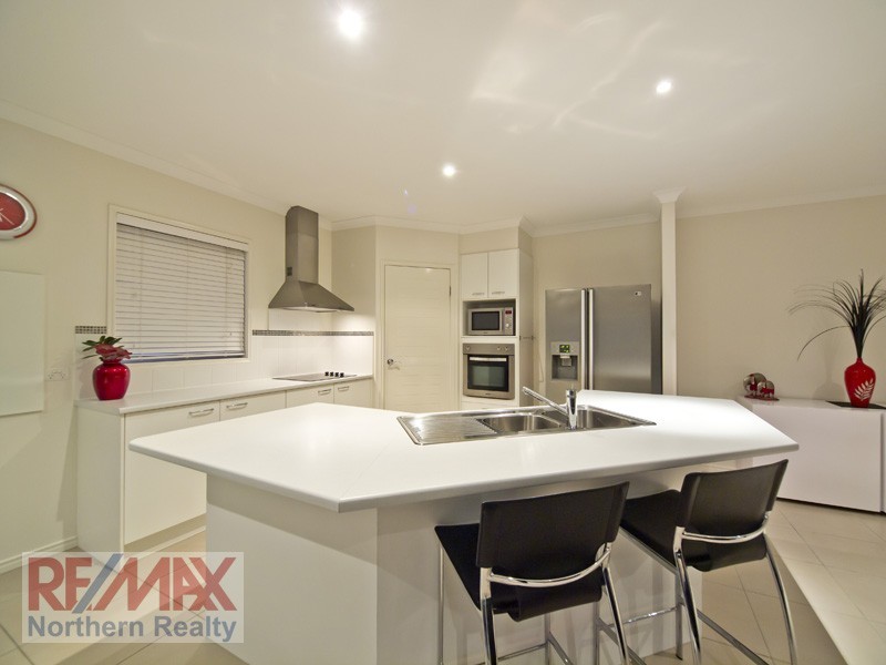 27 Crossing Drive, Eatons Hill QLD 4037