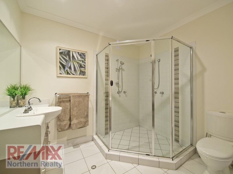 27 Crossing Drive, Eatons Hill QLD 4037