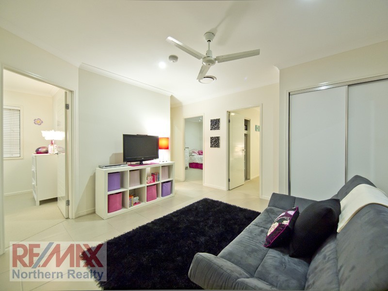 27 Crossing Drive, Eatons Hill QLD 4037