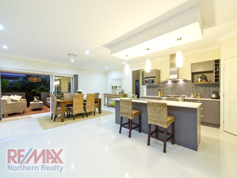 8 Carrybridge Ct, Warner QLD 4500