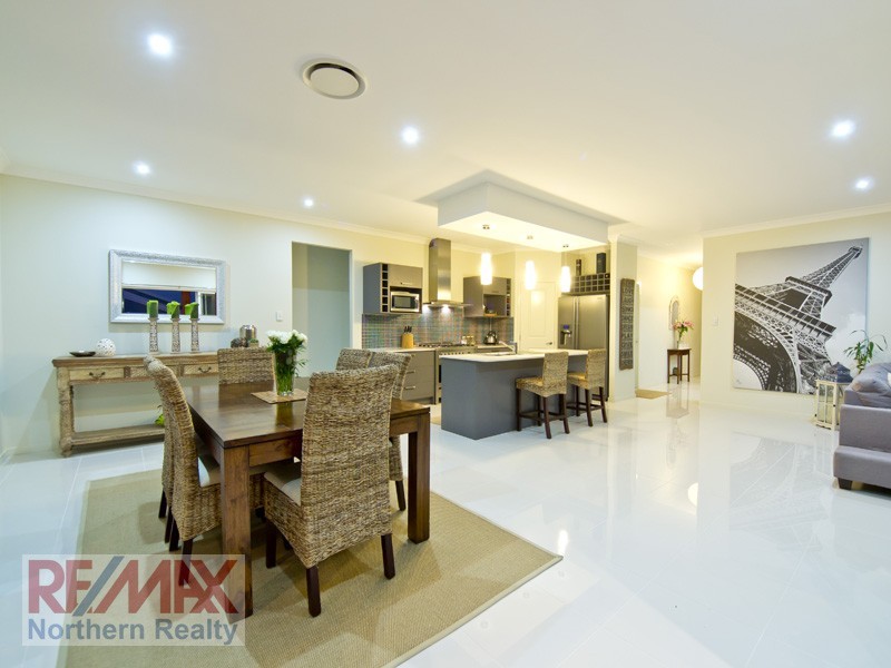 8 Carrybridge Ct, Warner QLD 4500