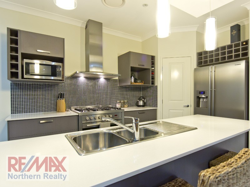 8 Carrybridge Ct, Warner QLD 4500