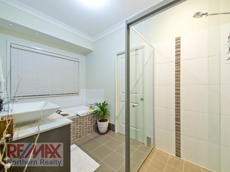 8 Carrybridge Ct, Warner QLD 4500