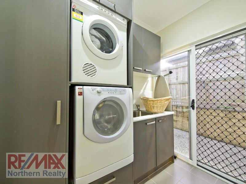 8 Carrybridge Ct, Warner QLD 4500