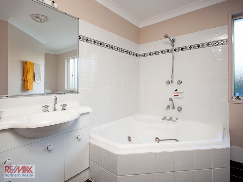 16 Mindi Court, Cashmere QLD 4500