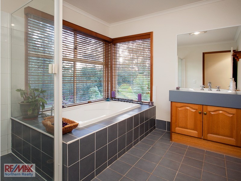 10 Spotted Gum Lane, Cashmere QLD 4500