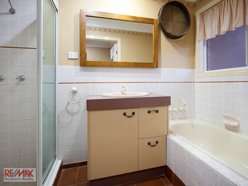 40 Leatherwood Drive, Arana Hills QLD 4054