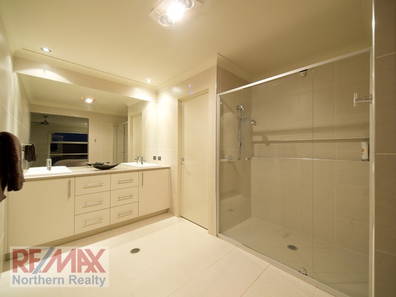 12 Buttonwood Close, Albany Creek QLD 4035