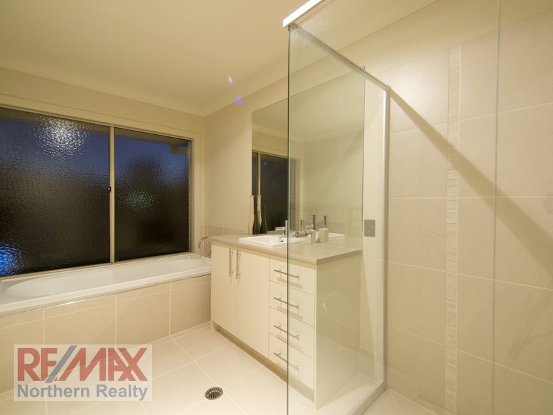 12 Buttonwood Close, Albany Creek QLD 4035