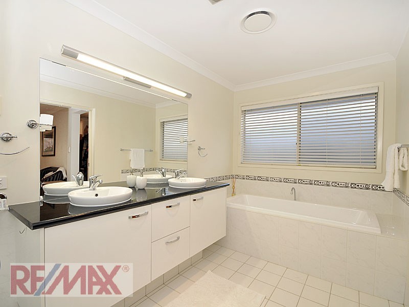9 Allenby Close, North Lakes QLD 4509