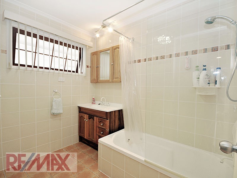 36 Leitchs Rd, Albany Creek QLD 4035