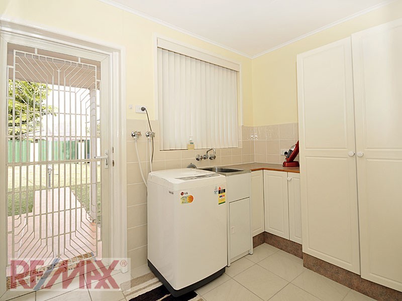 36 Leitchs Rd, Albany Creek QLD 4035