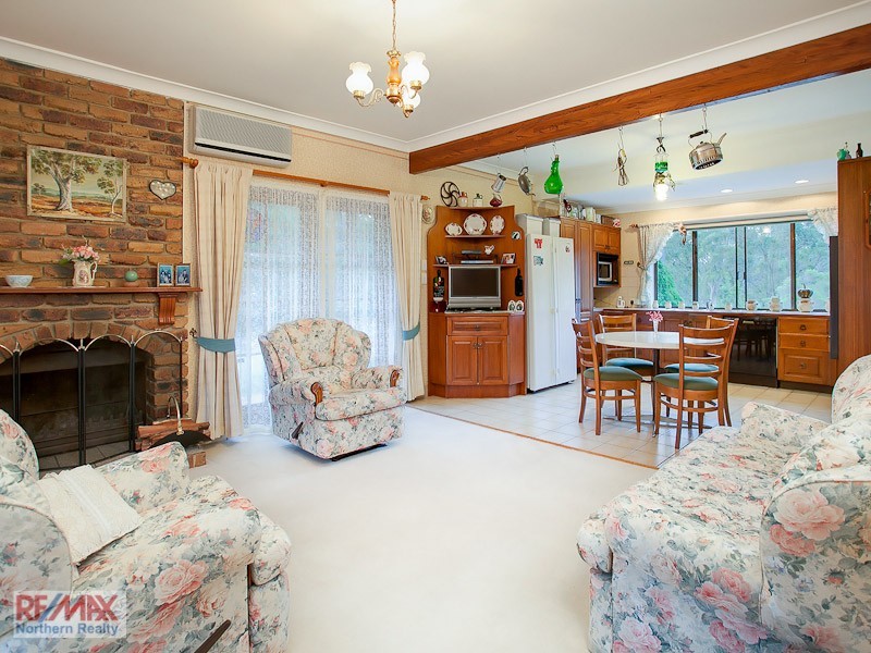 7 Denniston Court, Clear Mountain QLD 4500