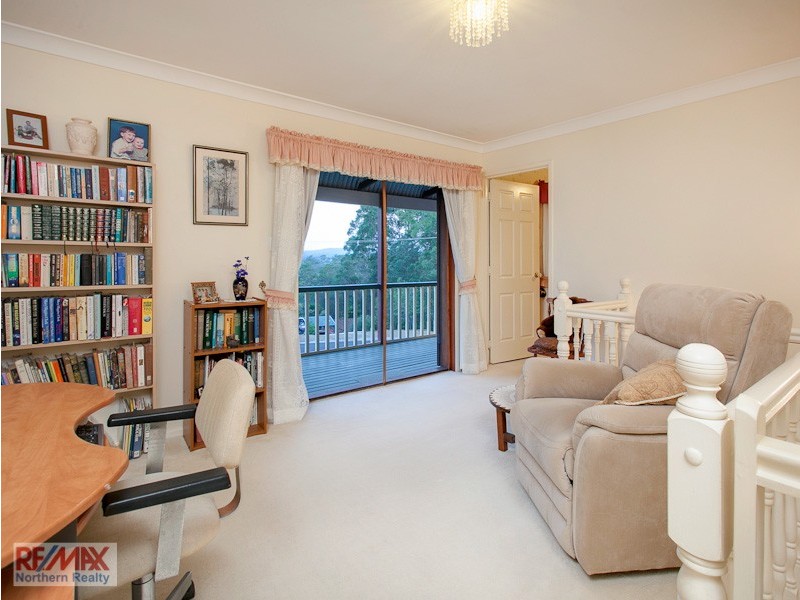 7 Denniston Court, Clear Mountain QLD 4500
