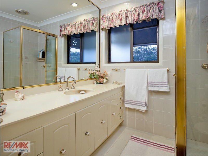 7 Denniston Court, Clear Mountain QLD 4500