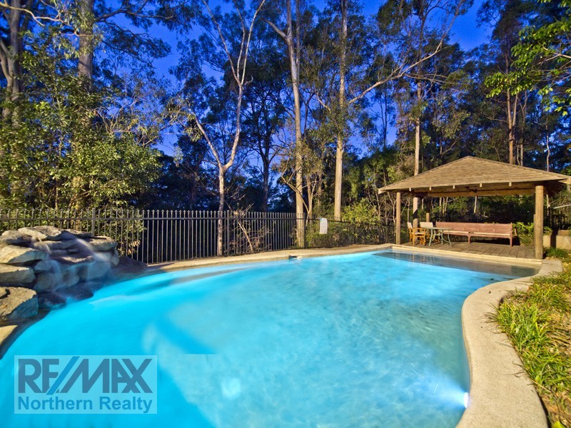 7 Drapers Road, Eatons Hill QLD 4037