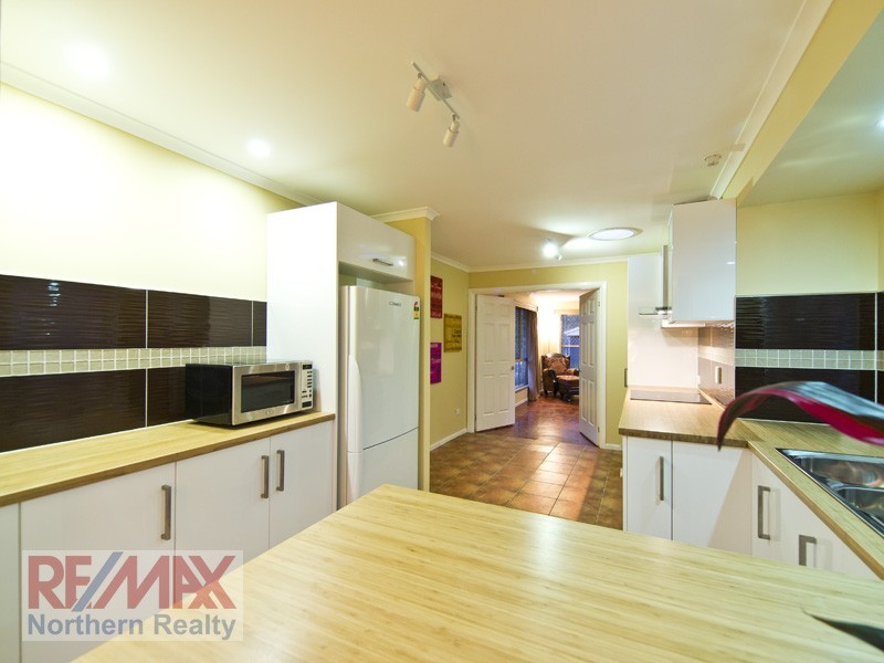 7 Drapers Road, Eatons Hill QLD 4037