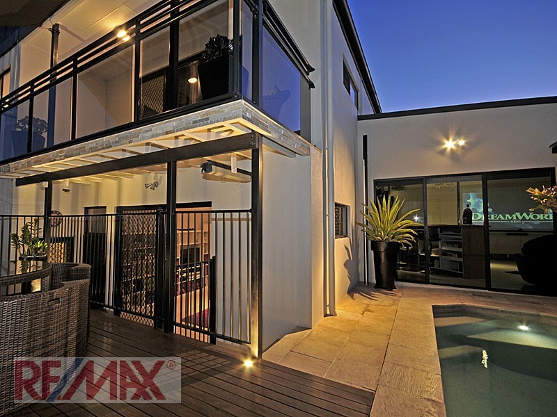 2 Amorosa Ct, Eatons Hill QLD 4037