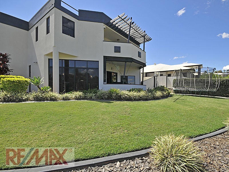 2 Amorosa Ct, Eatons Hill QLD 4037