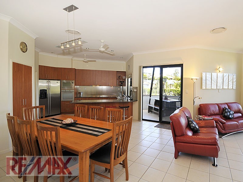 2 Amorosa Ct, Eatons Hill QLD 4037